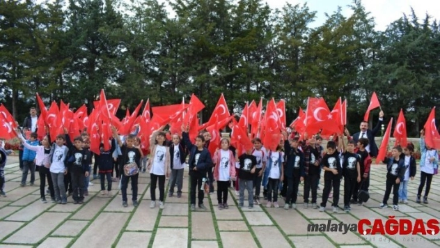Akyurtlu öğrencilerden Anıtkabir'e ziyaret