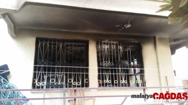 Alanya'da küle dönen evden kolundaki yanıkla kurtuldu