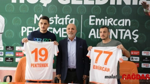 Alanyaspor Mustafa Pektemek ve Emircan Altıntaş'a resmi imzayı attırdı