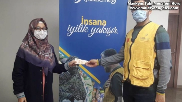 Aldığı ilk bursu bağışladı