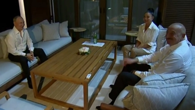 Aliyev, Putin'i evinde ağırladı