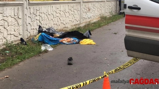 Alkollü sürücü durağa daldı: 3 ölü