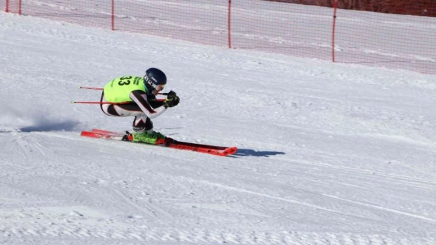 Alp Disiplini Kayak Yarışları nefes kesti