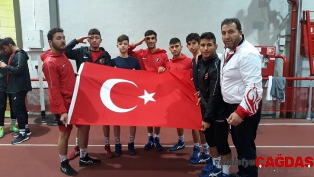 Altındağlı işitme engelli güreşçilerden 2 gümüş ve 2 bronz