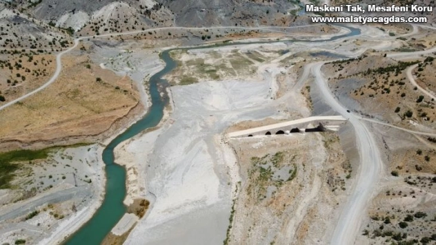 Altından suların aktığı tarihi köprü sular altında kalacak
