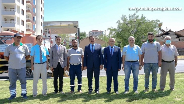 Altınkayısı Bulvarı'nda yol çizgi ve işaretlemeleri yapıldı