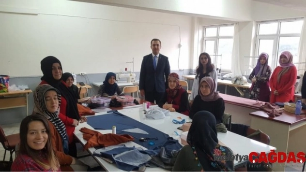 Altıntaş'ta giyim kursu aile ekonomisine katkı sağlıyor