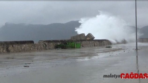 Amasra'da fırtına hayatı olumsuz etkiledi