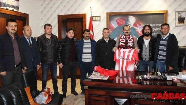 Amatör kulübe imza atan Başkan Kavaklıgil ilk maçına çıkıyor