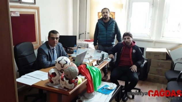 Amatör kulüpten okullara spor malzemesi desteği