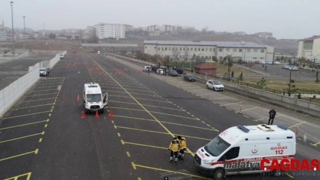 Ambulans şoförleri kıyasıya yarıştı