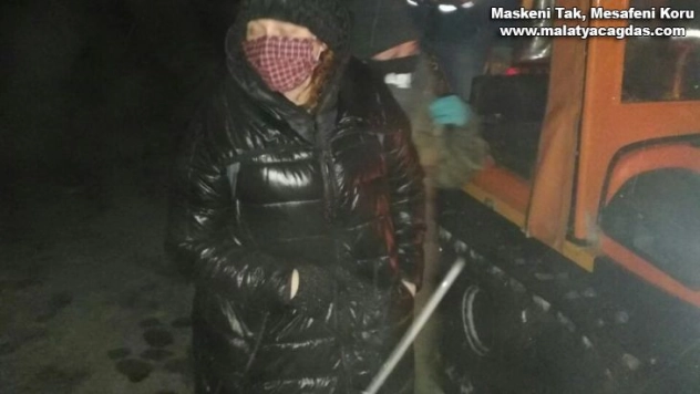 Amerika ve Kanadalı kadın turistler Nemrut Dağı'nda mahsur kaldı