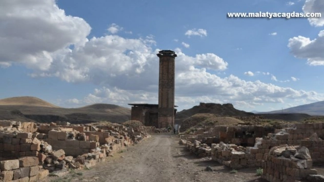 Anadolu'nun ilk Türk camisinden ezan sesi yankılandı