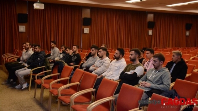 Anadolu Üniversitesi Futbol Takımına yeni kurallar anlatıldı