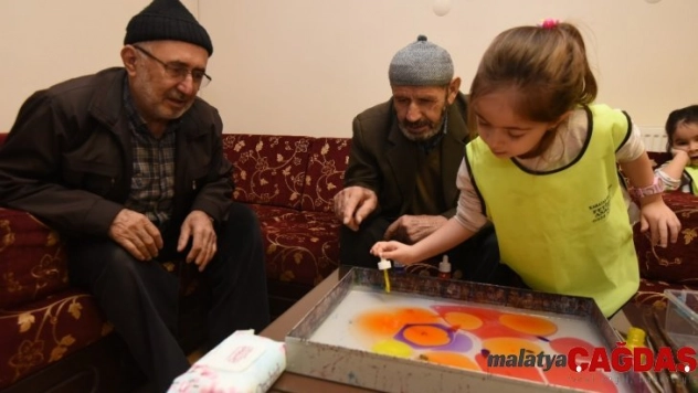 Anaokulu öğrencilerinden emekliler konağına ziyaret