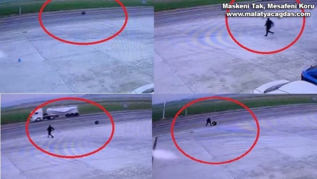 Anayolda kamyonetten teker fırladı, o anlar kamerada