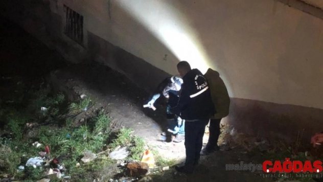 Ankara'da 'dur' ihtarına uymayan araçtan atlayan şüpheli kalaşnikof ve tabanca düşürdü