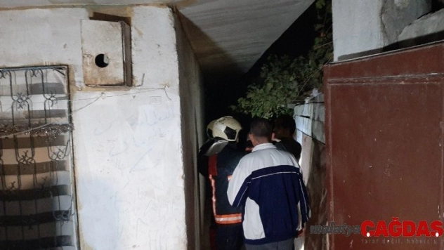 Ankara'da bir evin çatısı alev alev yandı