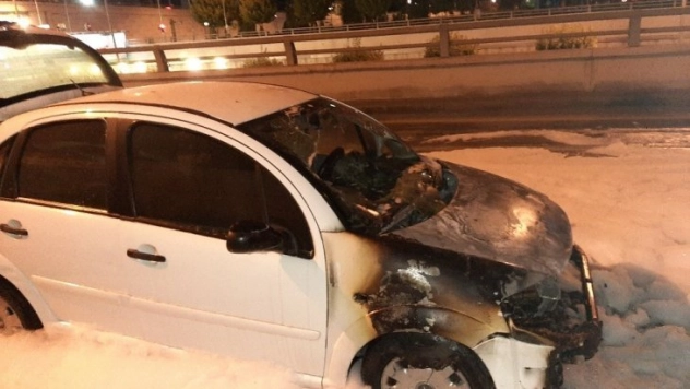 Ankara'da seyir halindeki otomobil yandı