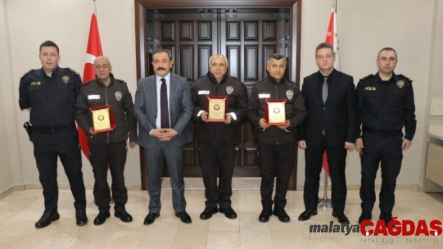 Ankara İl Emniyet Müdürü'nden görevi dolan bekçilere ödül