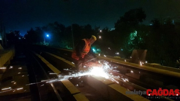 Ankara metrosunda aşınan raylar yenileniyor