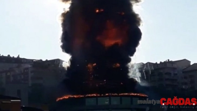 Ankara'nın Mamak ilçesinde bulunan Ali Kuşcu Gökbilim Merkezi'nde yangın çıktı.
