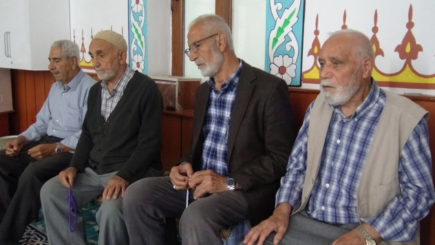 Anne babaların yeri huzur evi değil, başınızın üstüdür!