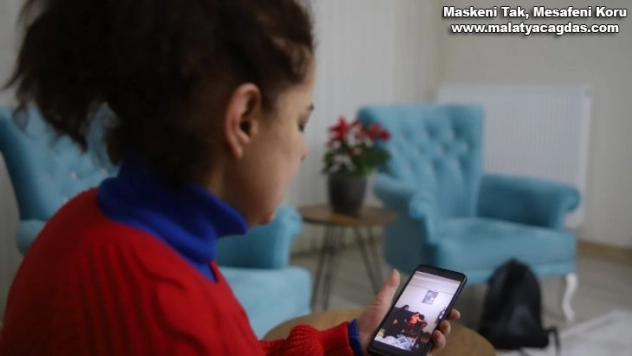 Annesi depremde hayatını kaybetti