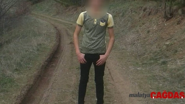 Annesine şiddet uygulayan babasını bıçakladı