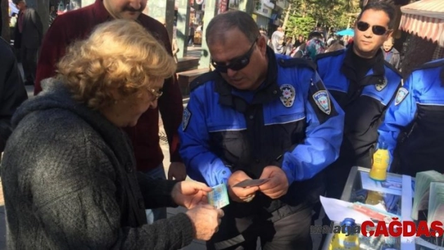 Antalya polisi sahte Milli Piyango ile ilgili vatandaşları bilgilendirdi