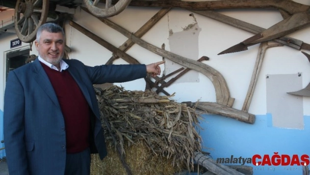 Antika eşyalara dayanamadı, iş yerini müzeye çevirdi