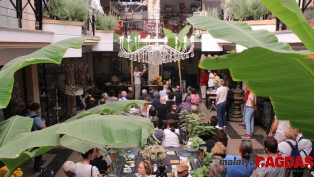 Antikacılar Çarşısı'nda mezat heyecanı