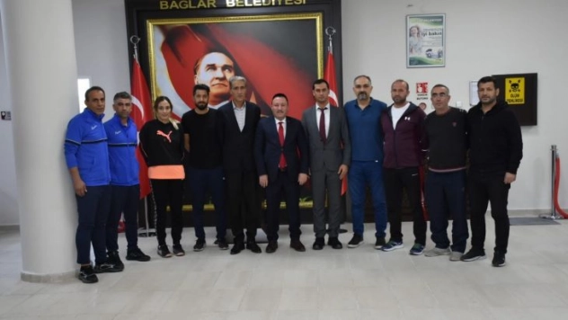 Antrenörlerden sezon öncesinde Başkan Beyoğlu'na ziyaret