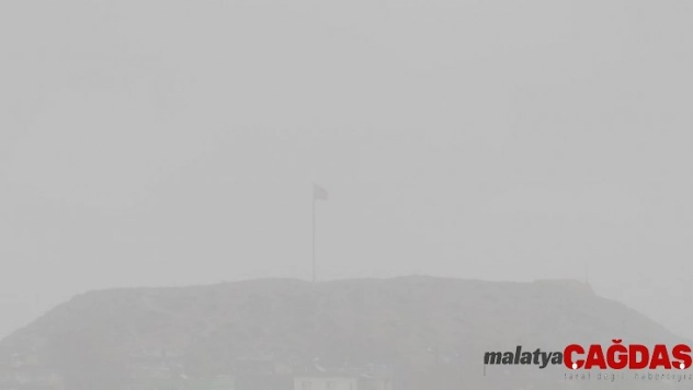 Araban'da sağanak yağış ve yoğun sis