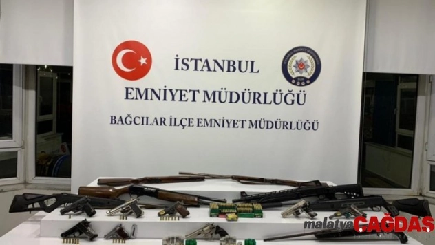 Aracın gösterge paneline saklanan silahı polis böyle buldu