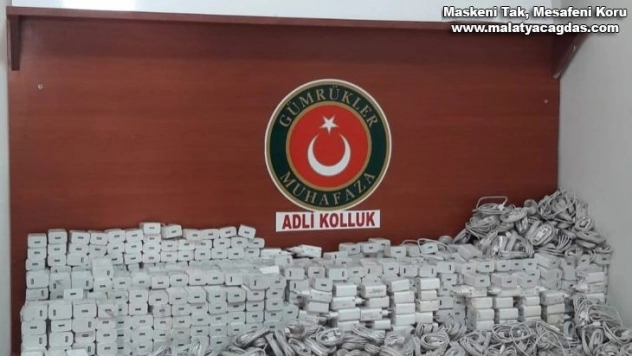 Aracın yakıt deposundan şarj cihazları çıktı