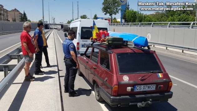 Aracıyla gezen turist şüphe üzerine ihbar edildi, polis herakete geçti