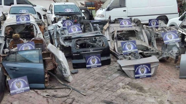 Araçları parçalarken yakalandı
