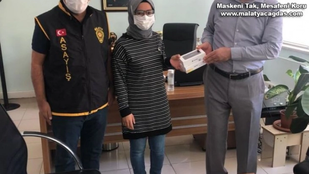 Aranan şahıs cep telefonu hırsızlığından  yakalandı