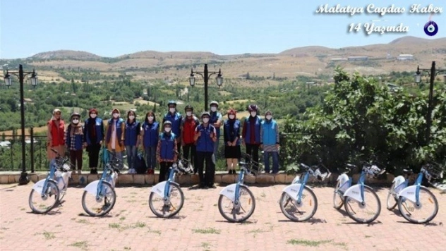 Arapgir'de bisikletli maske dağıtımı