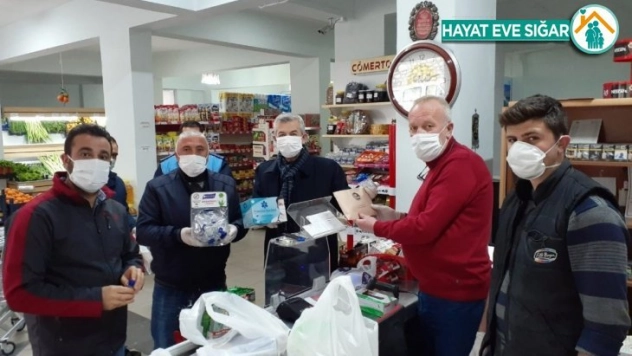 Arapgir'de esnafa maske dağıtımı yapıldı