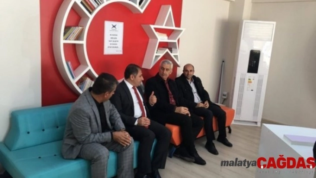 Araştırmacı yazar Yıldız, Gercüş'te öğrencilerle bir araya geldi