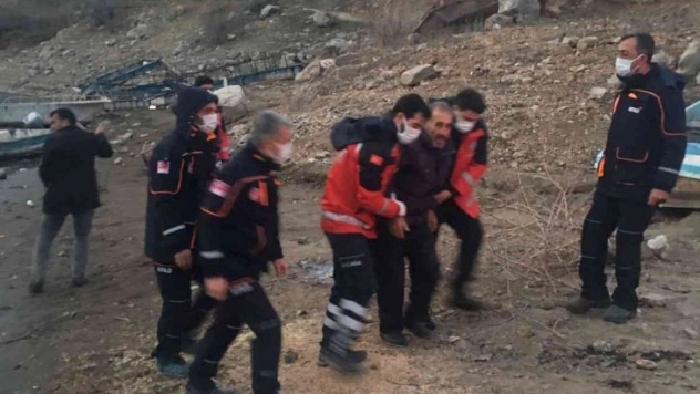 Arazide rahatsızlanan çobana AFAD ekibi ulaştı