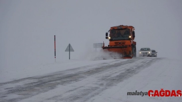 Ardahan'da ulaşıma kar, tipi ve sis engeli