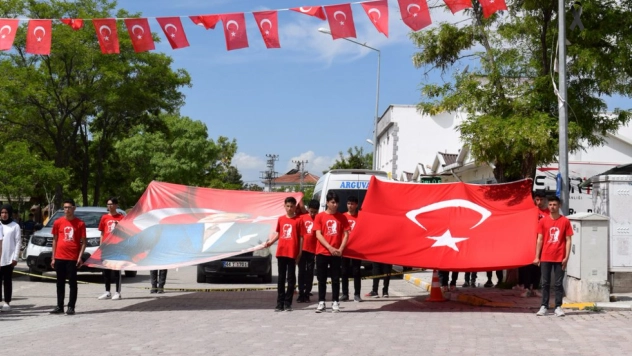 Arguvan Nazım Hikmet Meydanında 19 Mayıs Kutlaması Yapıldı