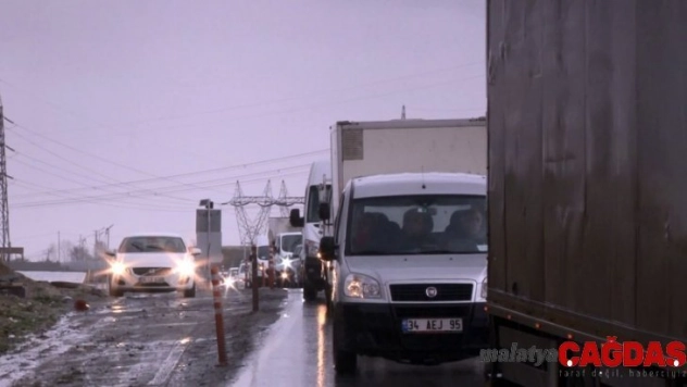 Arnavutköy'de otomobil taksiyle çarpıştı: 1 yaralı