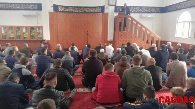 Arnavutluk'ta eller semaya, depremzedeler için açıldı