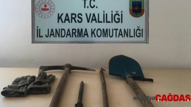 Arpaçay'da defineciler suçüstü yakalandı