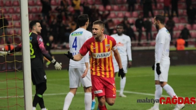 Artem Kravets golünü Nurettin'e hediye etti