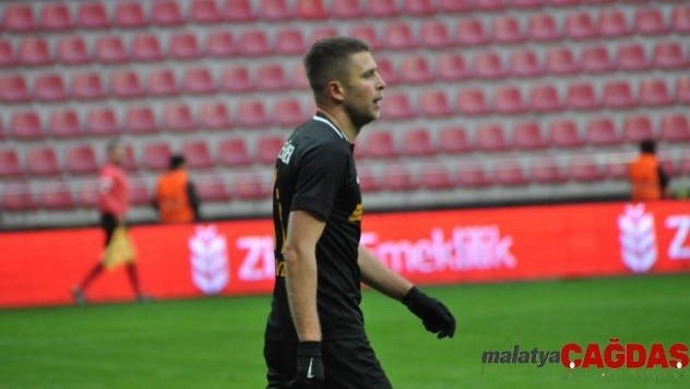 Artem Kravets ilk golünü attı